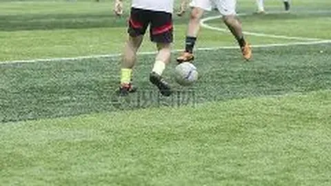 “利物浦帅位风云再起：绿茵绿帽危机，战利兹联败局将触发紧急高层会议！”